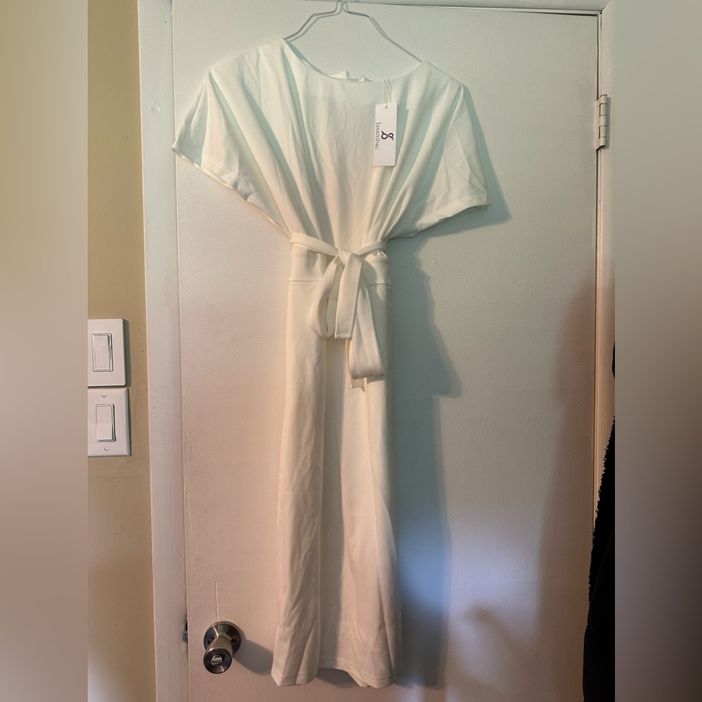Off white dress, with tie & pockets!